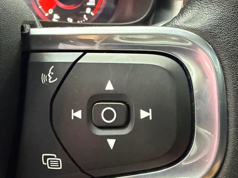 Used 2019 Volvo XC40 T5 Momentum AWD/4WD image 16