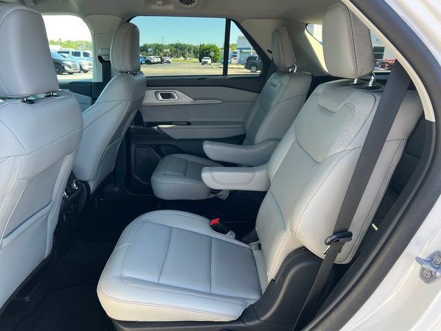 Used 2025 Ford Explorer Active w/ Active Comfort Package AWD/4WD image 4
