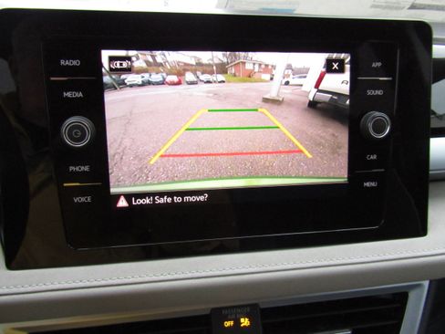 New 2026 Volkswagen Taos SE image 22