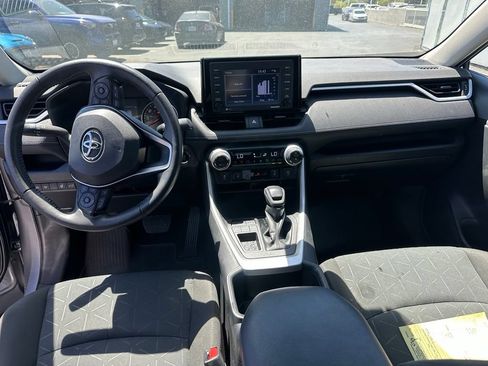Used 2022 Toyota RAV4 XLE w/ Convenience Package FWD image 10