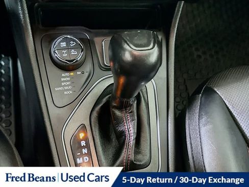 Used 2022 Jeep Cherokee Trailhawk w/ Premium Leather Package AWD/4WD image 18
