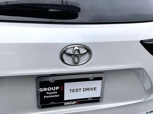 Used 2023 Toyota Highlander LE AWD/4WD image 31