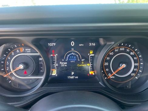 Used 2024 Jeep Gladiator Rubicon w/ Convenience Group AWD/4WD image 10