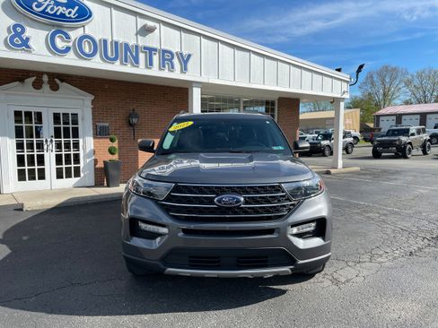 Used 2022 Ford Explorer XLT w/ Equipment Group 202A AWD/4WD image 2