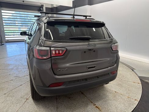 Used 2018 Jeep Compass Limited w/ Navigation Group AWD/4WD image 12
