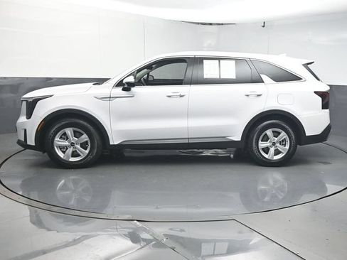 Used 2026 Kia Sorento LX FWD image 5