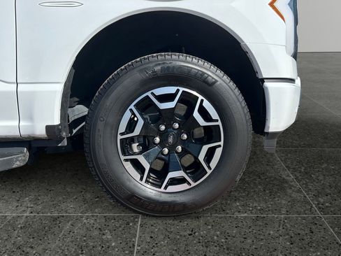 Used 2023 Ford F150 Lightning XLT AWD/4WD image 10