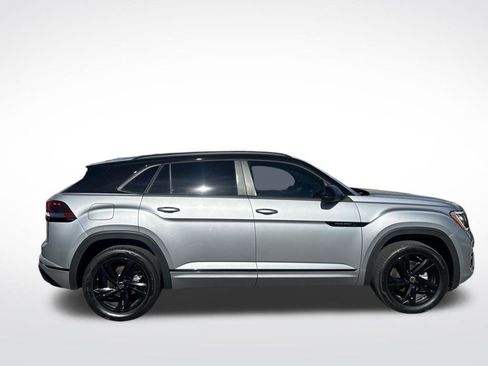 Used 2025 Volkswagen Atlas Cross Sport SEL R-Line AWD/4WD image 4