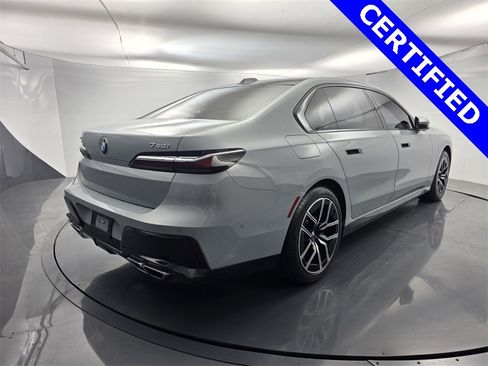 Used 2023 BMW 760i xDrive w/ Luxury Rear Seating Package image 4