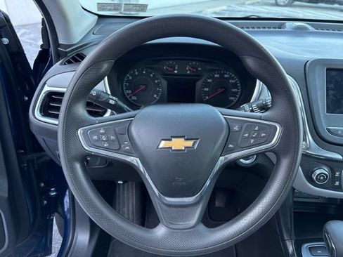 Used 2022 Chevrolet Equinox LS w/ Driver Confidence II Package AWD/4WD image 3