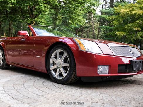 Used 2004 Cadillac XLR RWD image 12