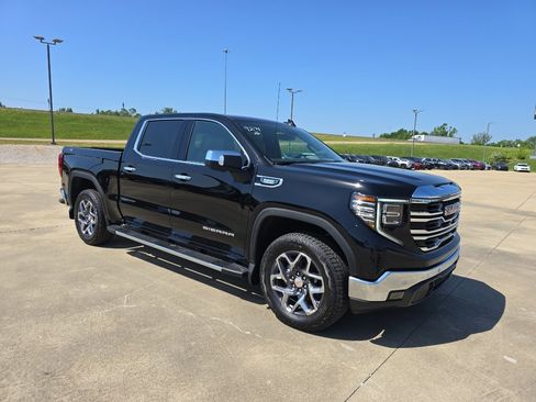 New 2026 GMC Sierra 1500 SLT w/ SLT Premium Package image 3