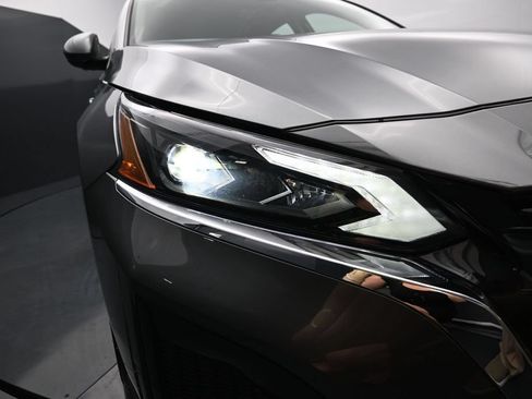 Certified 2023 Nissan Altima 2.5 SV w/ SV Premium Package AWD/4WD image 10