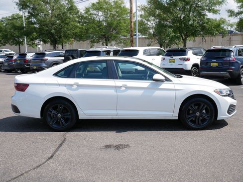 Used 2023 Volkswagen Jetta SE w/ Panoramic Sunroof Package FWD image 8
