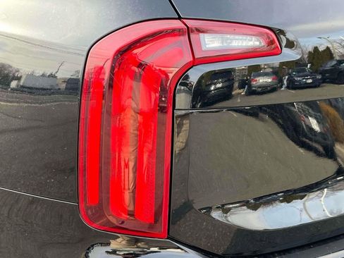 Used 2023 Kia Telluride LX image 9