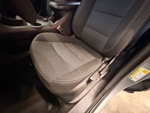 Used 2024 GMC Terrain SLE image 34