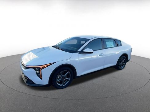 Used 2025 Kia K4 LXS image 8