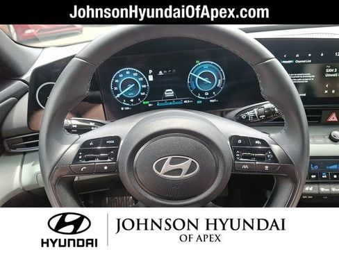 Used 2025 Hyundai Elantra Limited FWD image 19
