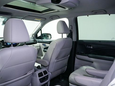 Used 2019 Honda Pilot Touring image 19