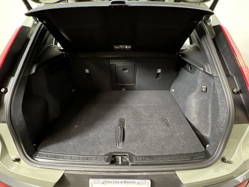 Certified 2024 Volvo XC40 B5 Plus image 20