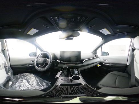 New 2026 Toyota Sienna XSE FWD image 33