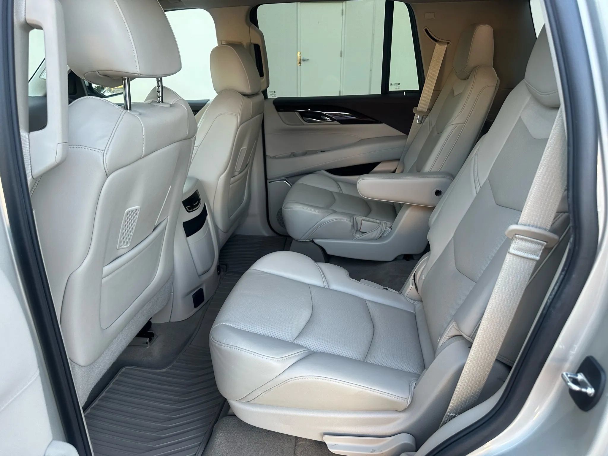 Used 2015 Cadillac Escalade Luxury AWD/4WD image 19