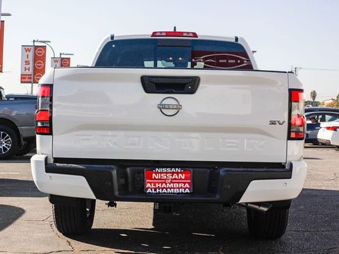 Used 2024 Nissan Frontier SV w/ SV Convenience Package image 6