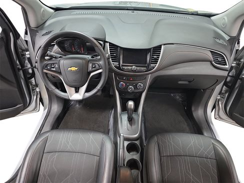 Certified 2020 Chevrolet Trax LT w/ LT Convenience Package image 9