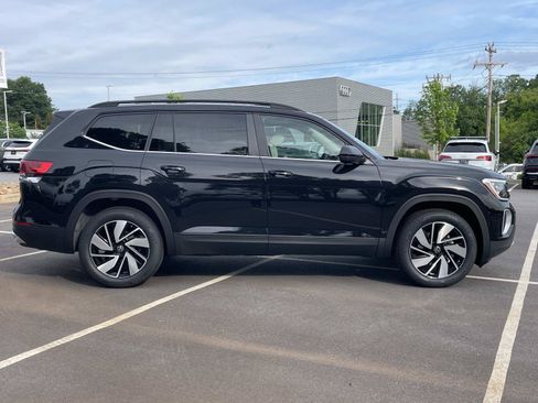 New 2026 Volkswagen Atlas SE FWD image 8