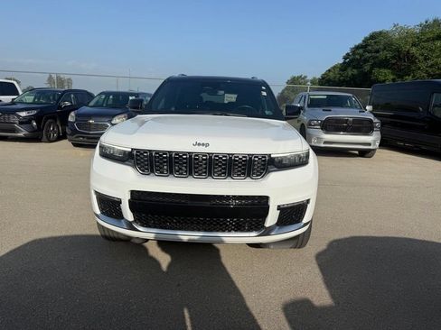 Used 2021 Jeep Grand Cherokee L Summit w/ Luxury Tech Group V AWD/4WD image 2