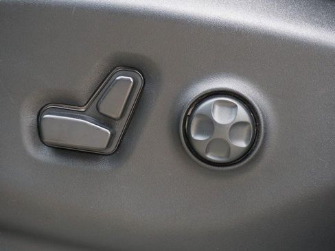 Used 2024 Chrysler Pacifica Touring-L FWD image 22