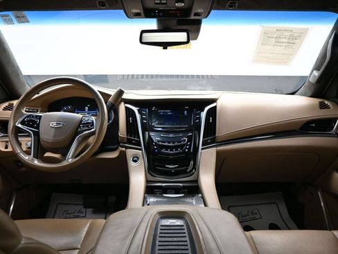 Used 2019 Cadillac Escalade Platinum AWD/4WD image 14