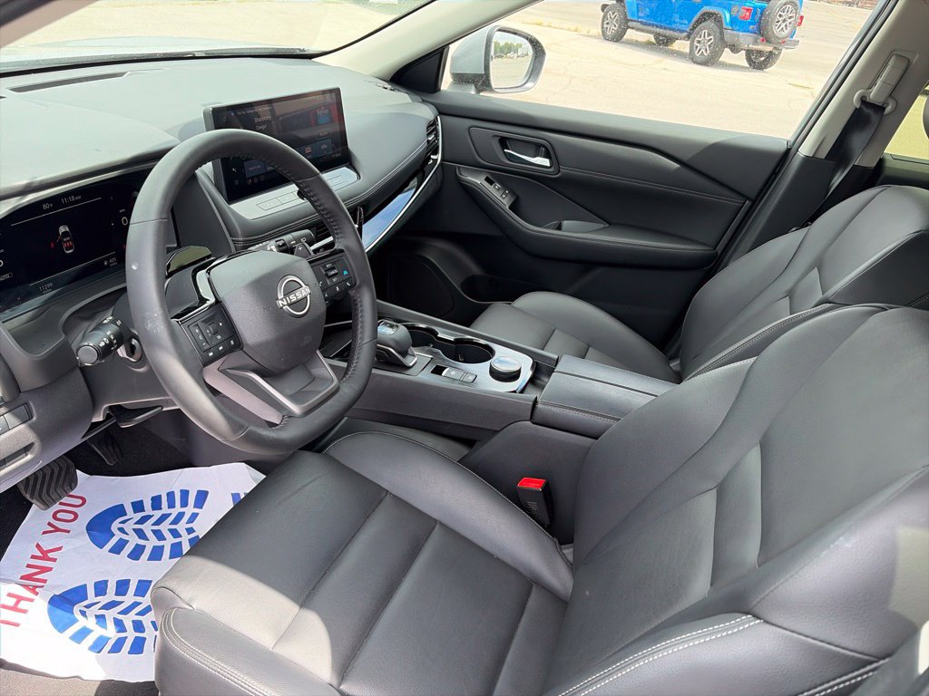 Used 2025 Nissan Rogue SL w/ Tech Package AWD/4WD image 16