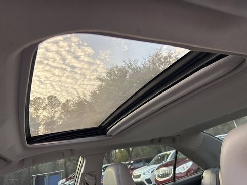 Used 2012 Toyota Camry XLE w/ Leather Pkg image 4