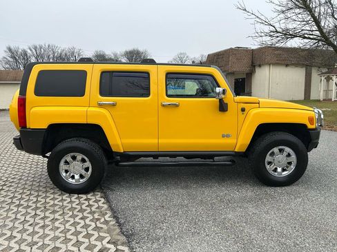 Used 2007 HUMMER H3 Adventure image 4