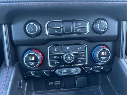 Used 2023 Chevrolet Suburban RST AWD/4WD image 32