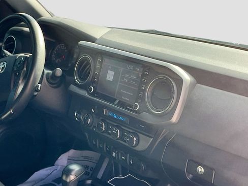 Used 2022 Toyota Tacoma TRD Off-Road w/ Technology Package AWD/4WD image 25