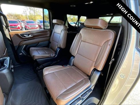 Used 2022 Chevrolet Suburban High Country image 21