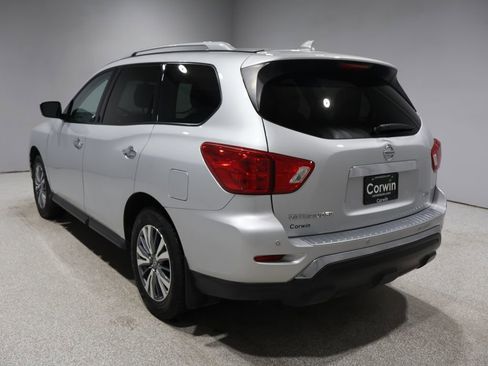 Used 2020 Nissan Pathfinder S image 4