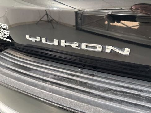 Used 2021 GMC Yukon SLT w/ SLT Luxury Plus Package image 11