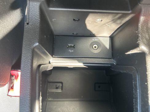 Used 2013 Ford Focus SE w/ SE Winter Pkg image 29