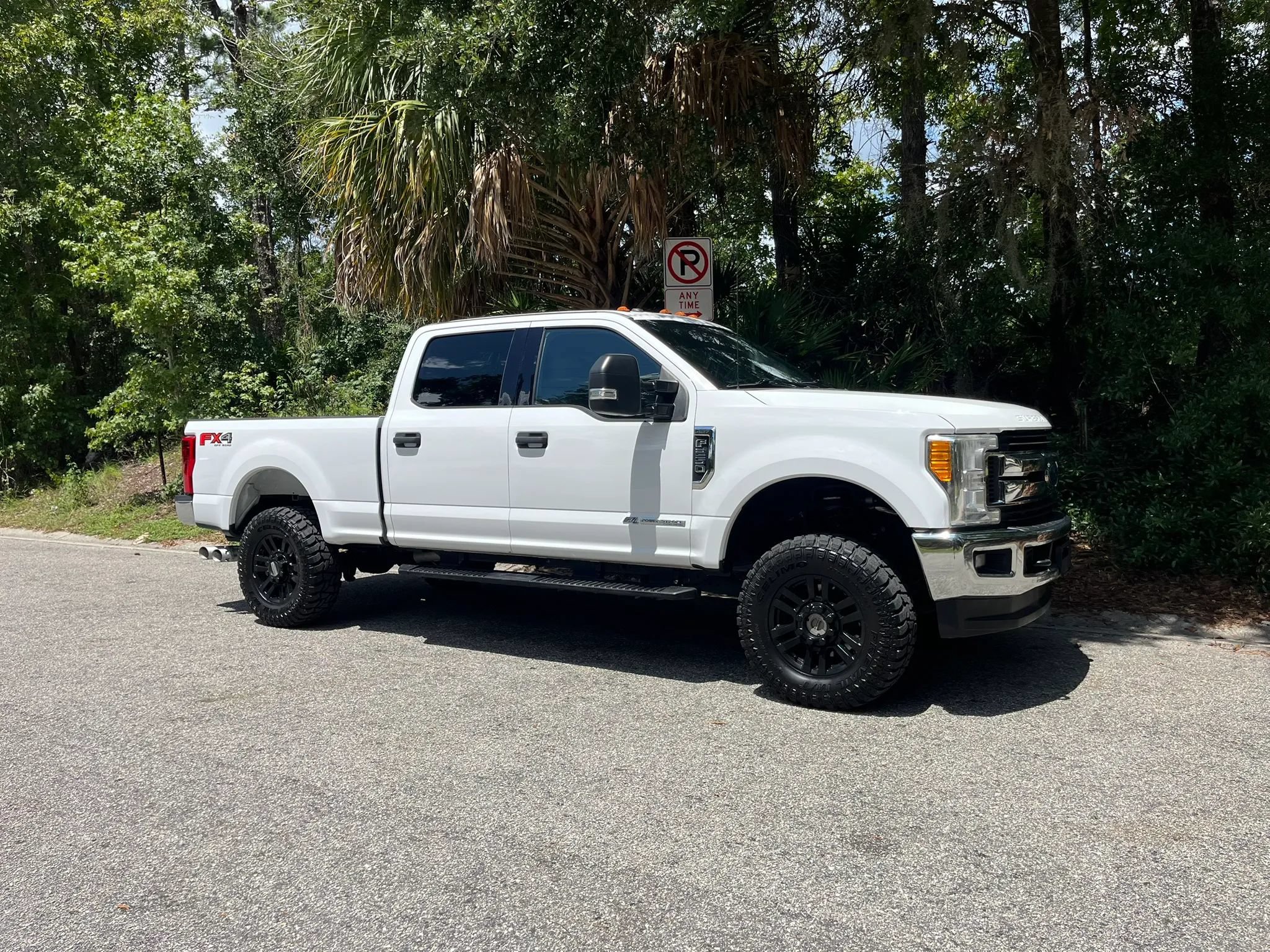 Used 2017 Ford F250 XLT w/ XLT Value Package AWD/4WD image 4
