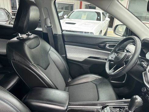Certified 2022 Jeep Compass Latitude image 10