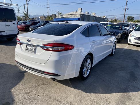 Used 2018 Ford Fusion SE w/ Equipment Group 602A FWD image 9