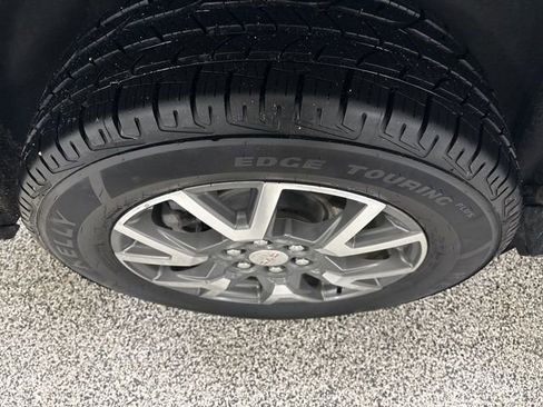 Used 2023 GMC Acadia SLE image 29