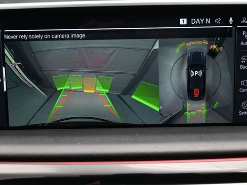 Used 2022 BMW ALPINA B7 xDrive w/ Luxury Rear Seating Package image 15