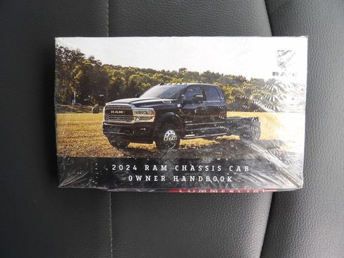 Used 2024 RAM 3500 Tradesman w/ Chrome Appearance Group AWD/4WD image 42