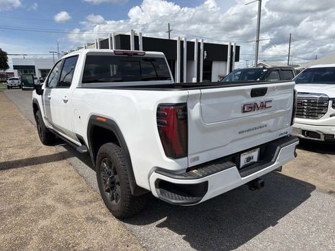 Used 2025 GMC Sierra 2500 AT4 w/ AT4 Premium Plus Package AWD/4WD image 9