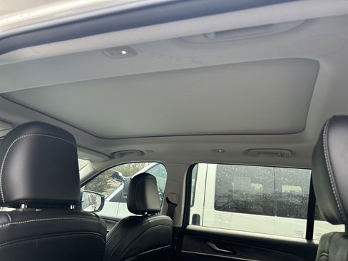 Certified 2023 Jeep Grand Cherokee L Limited w/ Black Appearance Package image 3