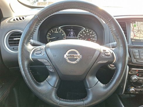 Used 2020 Nissan Pathfinder SL image 20
